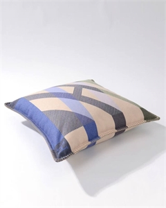 {{productViewItem.photos[photoViewList.activeNavIndex].Alt || productViewItem.photos[photoViewList.activeNavIndex].Description || 'Комплект из 2 подушек HERMES'}}