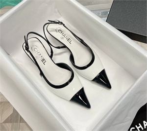 {{productViewItem.photos[photoViewList.activeNavIndex].Alt || productViewItem.photos[photoViewList.activeNavIndex].Description || 'Туфли CHANEL'}}