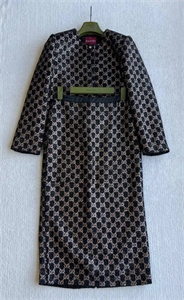 {{productViewItem.photos[photoViewList.activeNavIndex].Alt || productViewItem.photos[photoViewList.activeNavIndex].Description || 'Костюм GUCCI'}}