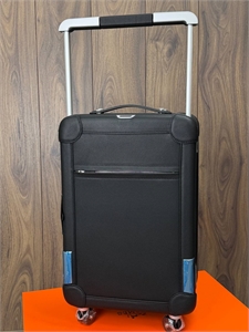 {{productViewItem.photos[photoViewList.activeNavIndex].Alt || productViewItem.photos[photoViewList.activeNavIndex].Description || 'Чемодан HERMES'}}