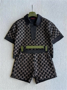 {{productViewItem.photos[photoViewList.activeNavIndex].Alt || productViewItem.photos[photoViewList.activeNavIndex].Description || 'Костюм GUCCI'}}