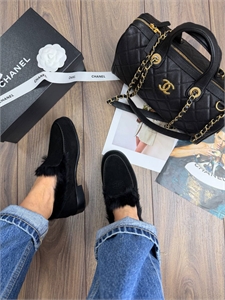 {{productViewItem.photos[photoViewList.activeNavIndex].Alt || productViewItem.photos[photoViewList.activeNavIndex].Description || 'Сумка CHANEL'}}