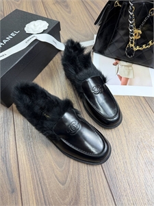 {{productViewItem.photos[photoViewList.activeNavIndex].Alt || productViewItem.photos[photoViewList.activeNavIndex].Description || 'Лоферы  CHANEL'}}