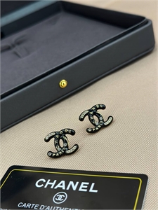 {{productViewItem.photos[photoViewList.activeNavIndex].Alt || productViewItem.photos[photoViewList.activeNavIndex].Description || 'Серьги CHANEL'}}