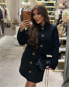 {{productViewItem.photos[photoViewList.activeNavIndex].Alt || productViewItem.photos[photoViewList.activeNavIndex].Description || 'Костюм GUCCI'}}