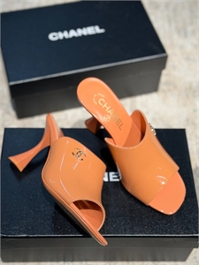 {{productViewItem.photos[photoViewList.activeNavIndex].Alt || productViewItem.photos[photoViewList.activeNavIndex].Description || 'Босоножки CHANEL'}}