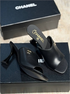 {{productViewItem.photos[photoViewList.activeNavIndex].Alt || productViewItem.photos[photoViewList.activeNavIndex].Description || 'Босоножки CHANEL'}}