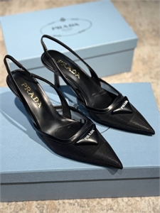 {{productViewItem.photos[photoViewList.activeNavIndex].Alt || productViewItem.photos[photoViewList.activeNavIndex].Description || 'Туфли PRADA'}}