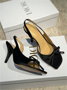 {{productViewItem.photos[photoViewList.activeNavIndex].Alt || productViewItem.photos[photoViewList.activeNavIndex].Description || 'Босоножки DIOR'}}