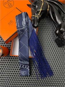 {{productViewItem.photos[photoViewList.activeNavIndex].Alt || productViewItem.photos[photoViewList.activeNavIndex].Description || 'Твилли HERMES'}}