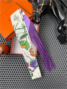 {{productViewItem.photos[photoViewList.activeNavIndex].Alt || productViewItem.photos[photoViewList.activeNavIndex].Description || 'Твилли HERMES'}}