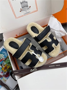 {{productViewItem.photos[photoViewList.activeNavIndex].Alt || productViewItem.photos[photoViewList.activeNavIndex].Description || 'Тапочки HERMES'}}