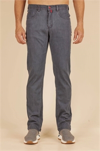 {{productViewItem.photos[photoViewList.activeNavIndex].Alt || productViewItem.photos[photoViewList.activeNavIndex].Description || 'Джинсы KITON'}}