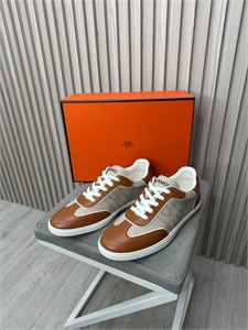 {{productViewItem.photos[photoViewList.activeNavIndex].Alt || productViewItem.photos[photoViewList.activeNavIndex].Description || 'Текстильные кеды  HERMES со вставками из натуральной кожи'}}