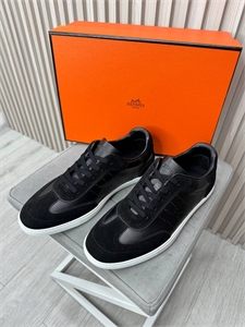 {{productViewItem.photos[photoViewList.activeNavIndex].Alt || productViewItem.photos[photoViewList.activeNavIndex].Description || 'Кожаные кеды  HERMES со вставками из натуральной замши'}}