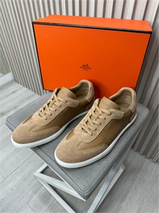 {{productViewItem.photos[photoViewList.activeNavIndex].Alt || productViewItem.photos[photoViewList.activeNavIndex].Description || 'Кожаные кеды  HERMES со вставками из натуральной замши'}}