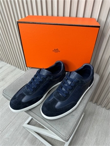 {{productViewItem.photos[photoViewList.activeNavIndex].Alt || productViewItem.photos[photoViewList.activeNavIndex].Description || 'Кожаные кеды  HERMES со вставками из натуральной замши'}}