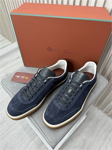 {{productViewItem.photos[photoViewList.activeNavIndex].Alt || productViewItem.photos[photoViewList.activeNavIndex].Description || 'Замшевые кеды LP'}}