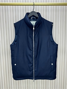 {{productViewItem.photos[photoViewList.activeNavIndex].Alt || productViewItem.photos[photoViewList.activeNavIndex].Description || 'Жилет BC'}}