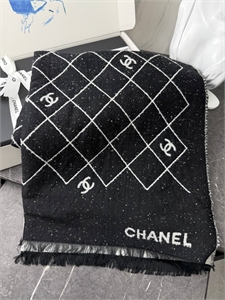 {{productViewItem.photos[photoViewList.activeNavIndex].Alt || productViewItem.photos[photoViewList.activeNavIndex].Description || 'Платок CHANEL'}}