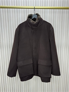 {{productViewItem.photos[photoViewList.activeNavIndex].Alt || productViewItem.photos[photoViewList.activeNavIndex].Description || 'Шерстяное пальто с меховой подкладкой LP'}}