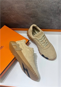 {{productViewItem.photos[photoViewList.activeNavIndex].Alt || productViewItem.photos[photoViewList.activeNavIndex].Description || 'Кроссовки HERMES'}}