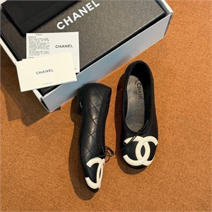 {{productViewItem.photos[photoViewList.activeNavIndex].Alt || productViewItem.photos[photoViewList.activeNavIndex].Description || 'Балетки CHANEL'}}
