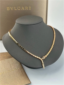 {{productViewItem.photos[photoViewList.activeNavIndex].Alt || productViewItem.photos[photoViewList.activeNavIndex].Description || 'Колье BVLGARI'}}