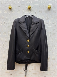 {{productViewItem.photos[photoViewList.activeNavIndex].Alt || productViewItem.photos[photoViewList.activeNavIndex].Description || 'Пиджак Schiaparelli'}}