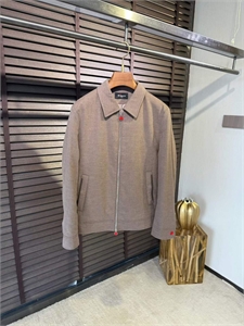 {{productViewItem.photos[photoViewList.activeNavIndex].Alt || productViewItem.photos[photoViewList.activeNavIndex].Description || 'Куртка KITON'}}