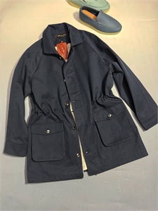 {{productViewItem.photos[photoViewList.activeNavIndex].Alt || productViewItem.photos[photoViewList.activeNavIndex].Description || 'Куртка LORO PIANA'}}