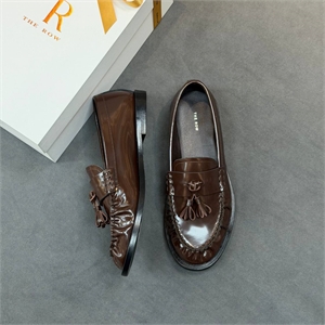 {{productViewItem.photos[photoViewList.activeNavIndex].Alt || productViewItem.photos[photoViewList.activeNavIndex].Description || 'Лоферы THE ROW'}}