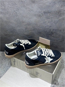 {{productViewItem.photos[photoViewList.activeNavIndex].Alt || productViewItem.photos[photoViewList.activeNavIndex].Description || 'Кеды GG'}}