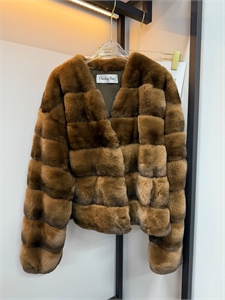 {{productViewItem.photos[photoViewList.activeNavIndex].Alt || productViewItem.photos[photoViewList.activeNavIndex].Description || 'Шуба DIOR'}}