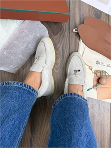 {{productViewItem.photos[photoViewList.activeNavIndex].Alt || productViewItem.photos[photoViewList.activeNavIndex].Description || 'Лоферы LORO PIANA'}}