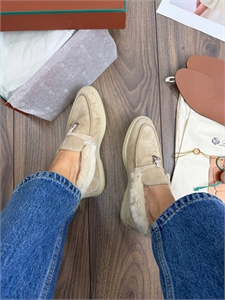 {{productViewItem.photos[photoViewList.activeNavIndex].Alt || productViewItem.photos[photoViewList.activeNavIndex].Description || 'Лоферы LORO PIANA'}}