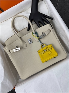 {{productViewItem.photos[photoViewList.activeNavIndex].Alt || productViewItem.photos[photoViewList.activeNavIndex].Description || 'Брелок HERMES'}}