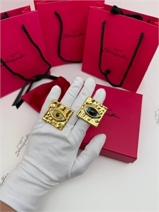 {{productViewItem.photos[photoViewList.activeNavIndex].Alt || productViewItem.photos[photoViewList.activeNavIndex].Description || 'Кольцо Schiaparelli'}}