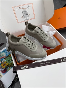 {{productViewItem.photos[photoViewList.activeNavIndex].Alt || productViewItem.photos[photoViewList.activeNavIndex].Description || 'Кроссовки HERMES'}}