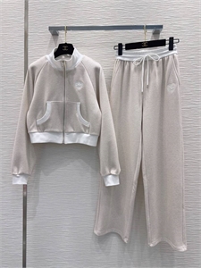 {{productViewItem.photos[photoViewList.activeNavIndex].Alt || productViewItem.photos[photoViewList.activeNavIndex].Description || 'Костюм CHANEL'}}