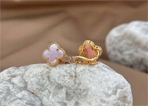 {{productViewItem.photos[photoViewList.activeNavIndex].Alt || productViewItem.photos[photoViewList.activeNavIndex].Description || 'Серьги Van Cleef'}}