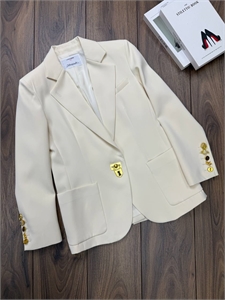 {{productViewItem.photos[photoViewList.activeNavIndex].Alt || productViewItem.photos[photoViewList.activeNavIndex].Description || 'Пиджак Schiaparelli'}}