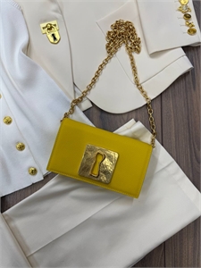 {{productViewItem.photos[photoViewList.activeNavIndex].Alt || productViewItem.photos[photoViewList.activeNavIndex].Description || 'Сумка Schiaparelli'}}