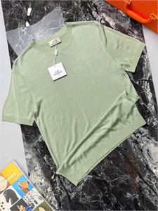 {{productViewItem.photos[photoViewList.activeNavIndex].Alt || productViewItem.photos[photoViewList.activeNavIndex].Description || 'Поло HERMES'}}