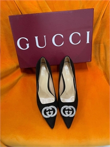 {{productViewItem.photos[photoViewList.activeNavIndex].Alt || productViewItem.photos[photoViewList.activeNavIndex].Description || 'Туфли GUCCI'}}