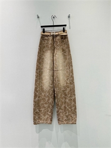 {{productViewItem.photos[photoViewList.activeNavIndex].Alt || productViewItem.photos[photoViewList.activeNavIndex].Description || 'Джинсы HERMES'}}