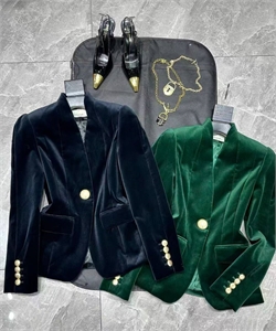 {{productViewItem.photos[photoViewList.activeNavIndex].Alt || productViewItem.photos[photoViewList.activeNavIndex].Description || 'Пиджак BALMAIN'}}