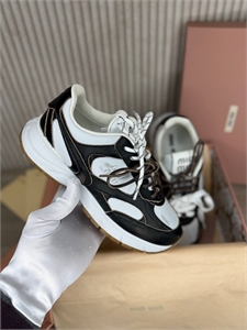 {{productViewItem.photos[photoViewList.activeNavIndex].Alt || productViewItem.photos[photoViewList.activeNavIndex].Description || 'Кроссовки MIU MIU'}}