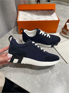 {{productViewItem.photos[photoViewList.activeNavIndex].Alt || productViewItem.photos[photoViewList.activeNavIndex].Description || 'Кроссовки HERMES'}}