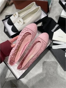 {{productViewItem.photos[photoViewList.activeNavIndex].Alt || productViewItem.photos[photoViewList.activeNavIndex].Description || 'Балетки CHANEL'}}